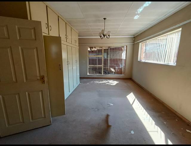 1 BEDROOM FLAT TO LET IN FLORA GARDENS